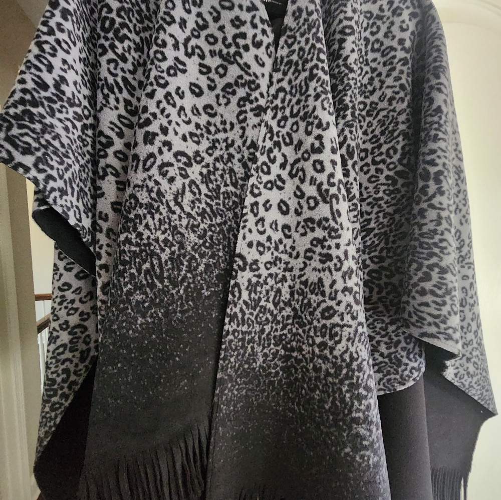 E studio Poncho/ cape